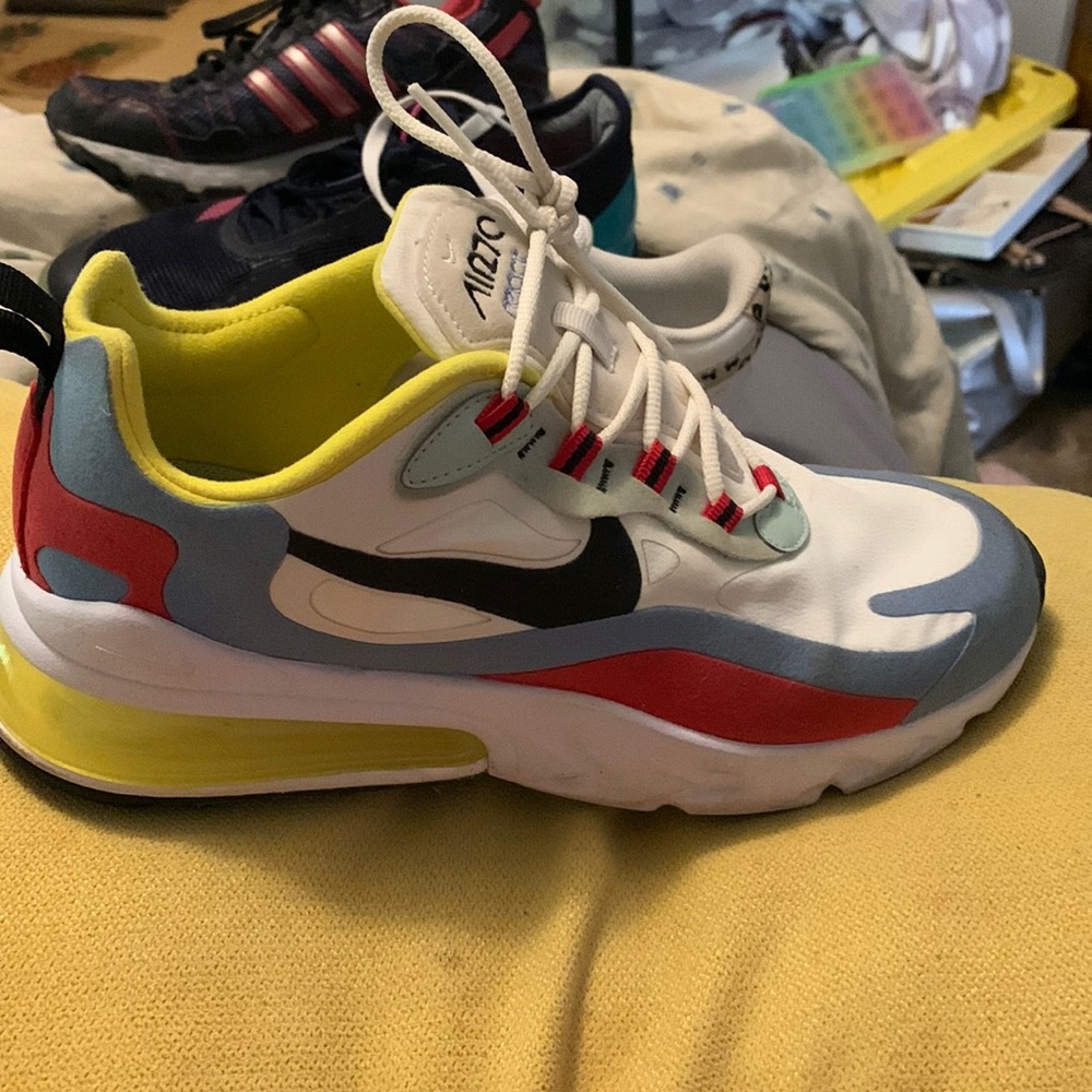 Nike 270 react like new